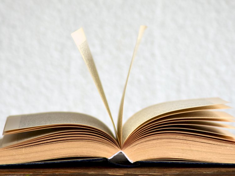 Söz gerçektir, sözün mührü ise yazı... Sayfa sesleri bu yüzden tedirgin eder zorbalığı!